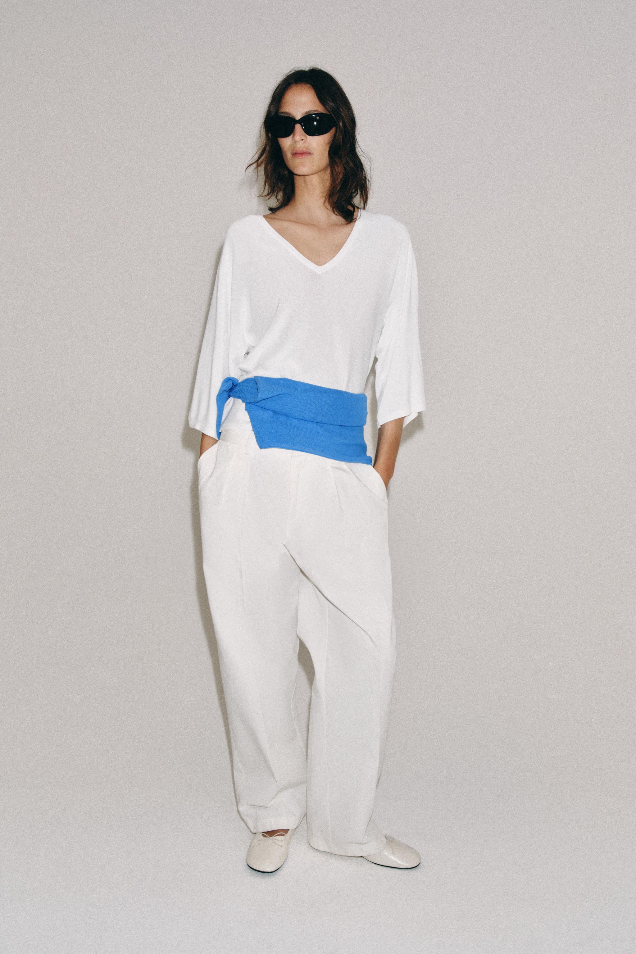 PULL EN MAILLE FLUIDE À COL V